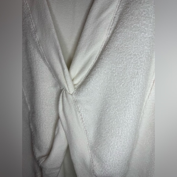 BUCKETLIST Oversized Twist Cozy Sweater - Picture 2 of 7